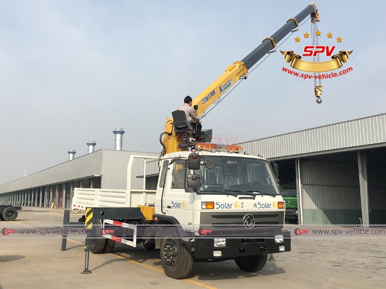 8 Tons Telescopic Crane Truck Dongfeng - Working 01